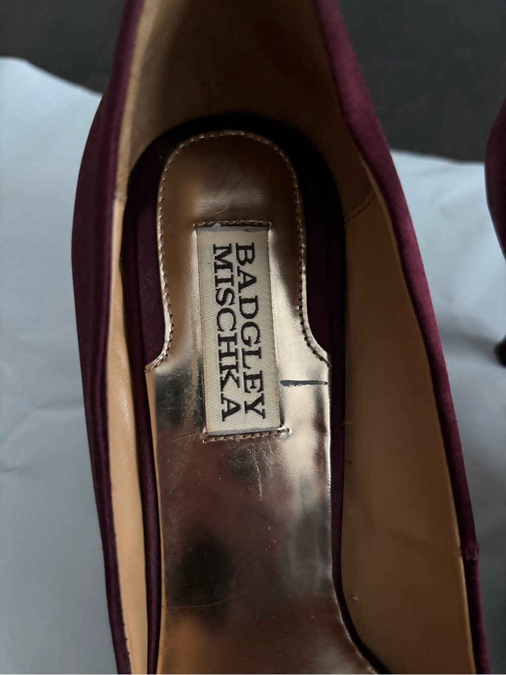 Badgley Mischka Women's Burgundy Satin Pointed-Toe Pumps - Picture 5 of 7